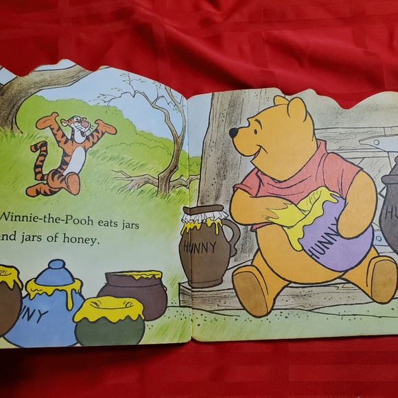 3for$25 Vintage A Golden Shape Book Walt Disney Tigger And Winnie-the-Pooh 1976 - Picture 3 of 4
